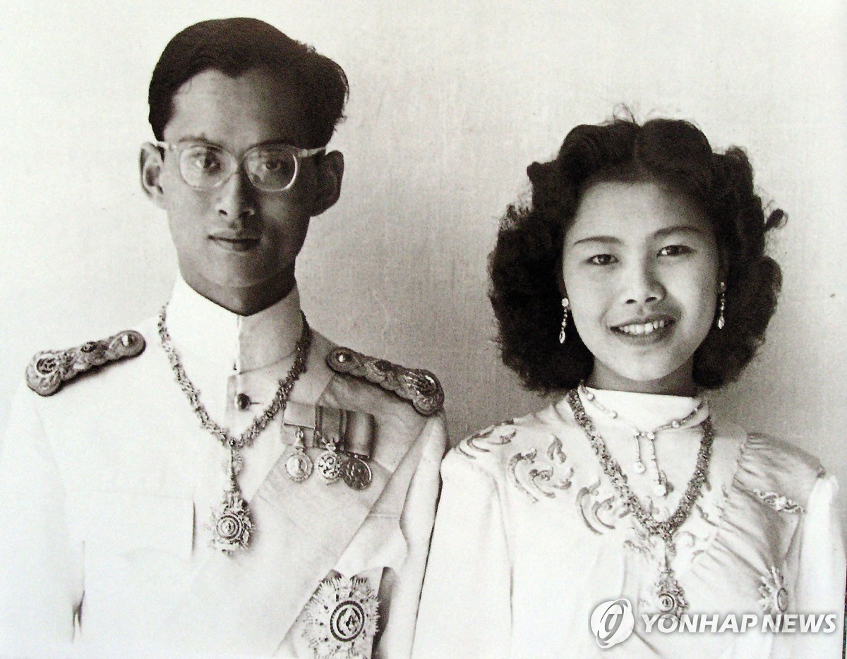 푸미폰 태국 전 국왕 부부