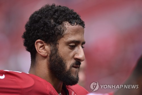 '괘씸죄' 걸린 NFL 캐퍼닉, 궁해도 쓰지 않는다