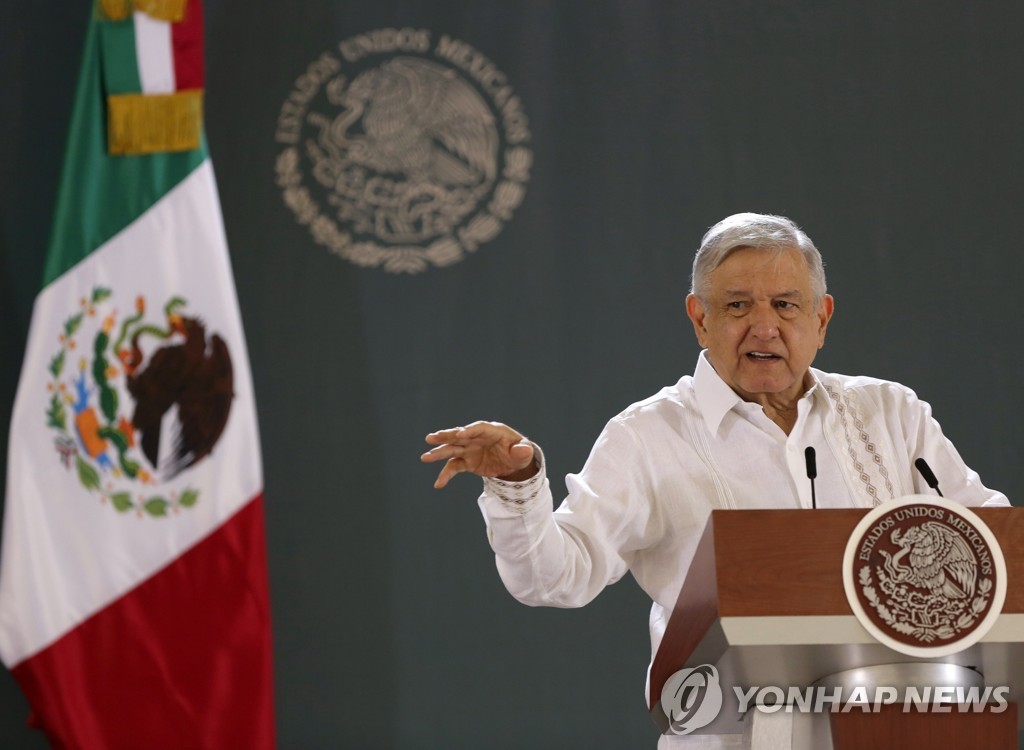 1일(현지시간) 킨타나로오주에서 기자회견하는 멕시코 대통령