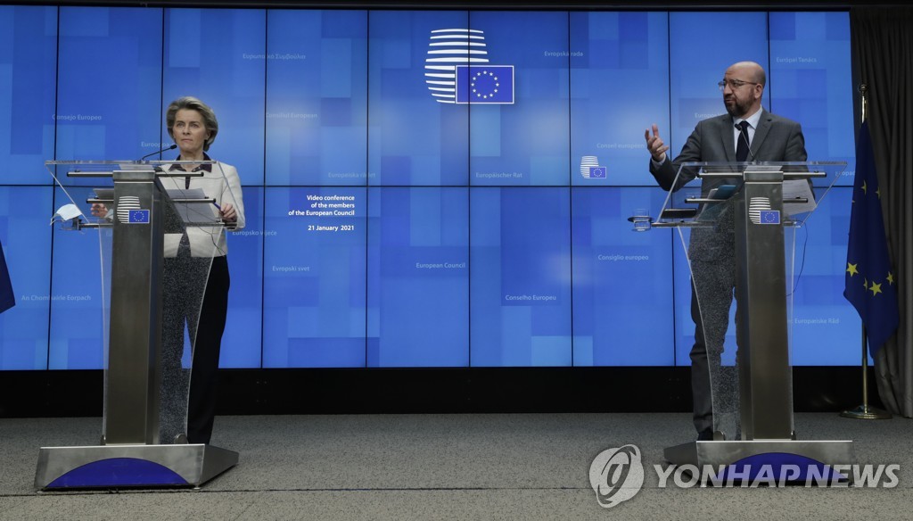 우르줄라 폰데어라이엔 유럽연합(EU) 집행위원장(왼쪽)과 샤를 미셸 EU 정상회의 상임의장. [EPA=연합뉴스 자료사진]