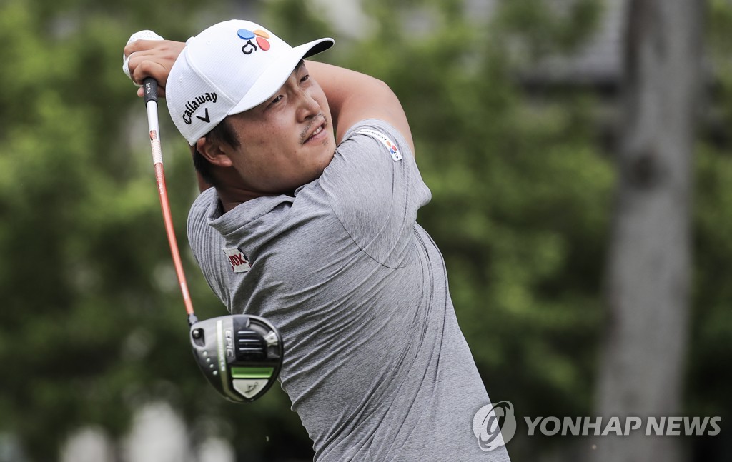 In this EPA photo, Lee Kyoung-hoon of South Korea hits a tee shot on the sixth hole during the final round of the AT&T Byron Nelson golf tournament at TPC Craig Ranch in McKinney, Texas, on May 16, 2021. (Yonhap)