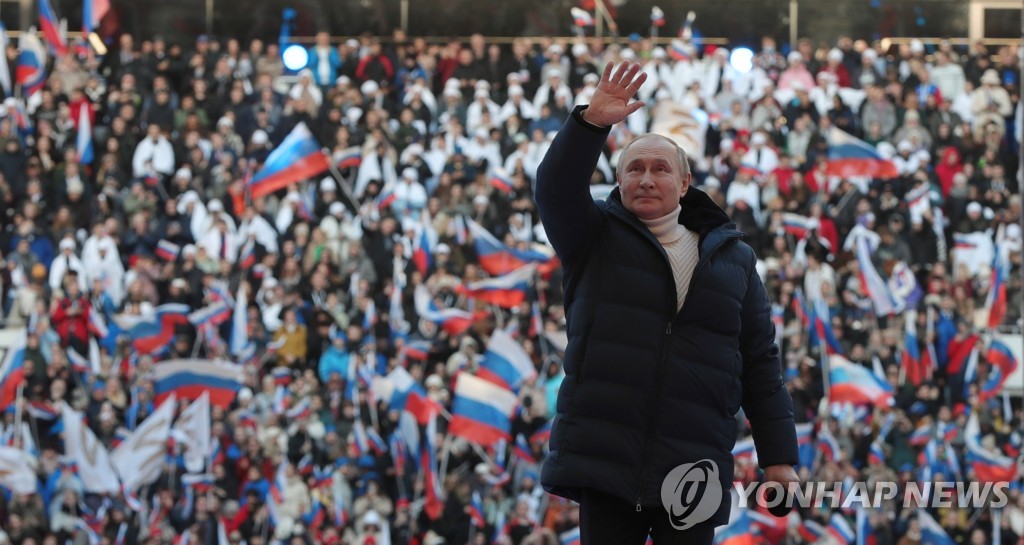 3월 18일 크림반도 병합 8주년 기념 콘서트에 참석한 푸틴 러시아 대통령