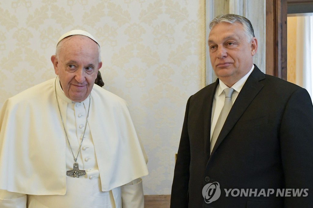 4월 21일 만난 프란치스코 교황과 오르반 헝가리 총리