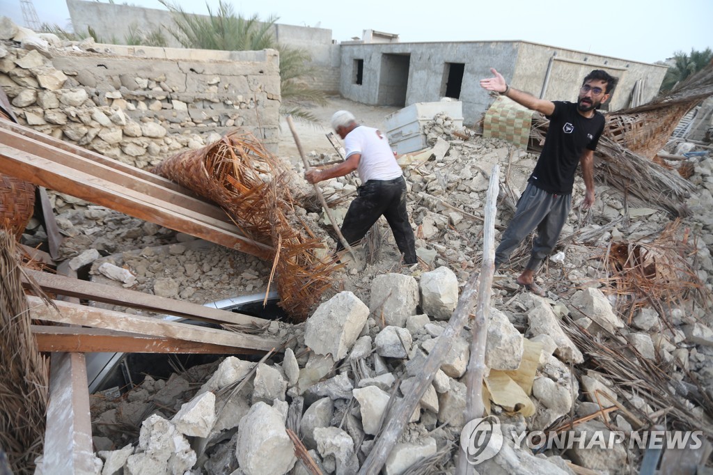 규모 6.0 이상 지진으로 파괴된 이란 가옥들