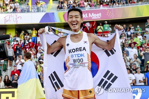 2022 세계육상선수권 남자 높이뛰기 은메달을 차지한 우상혁