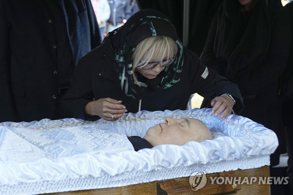 Gorbachev sleeps forever...  Last farewell to only daughter Irina