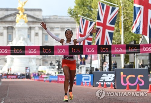 2022 런던마라톤 여자부 챔피언 예후알라