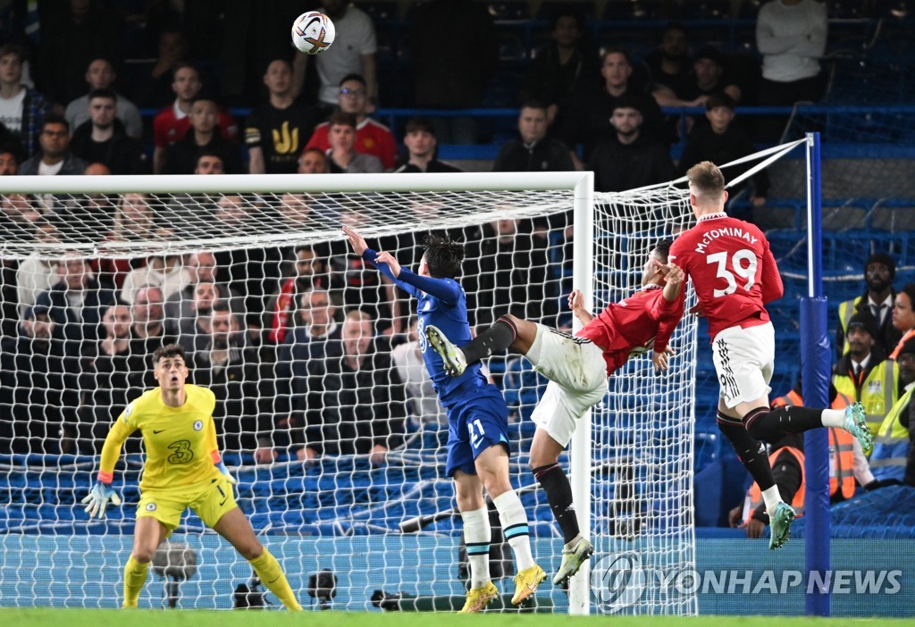 1-1 동점을 만드는 맨유 카세미루(오른쪽에서 두 번째)