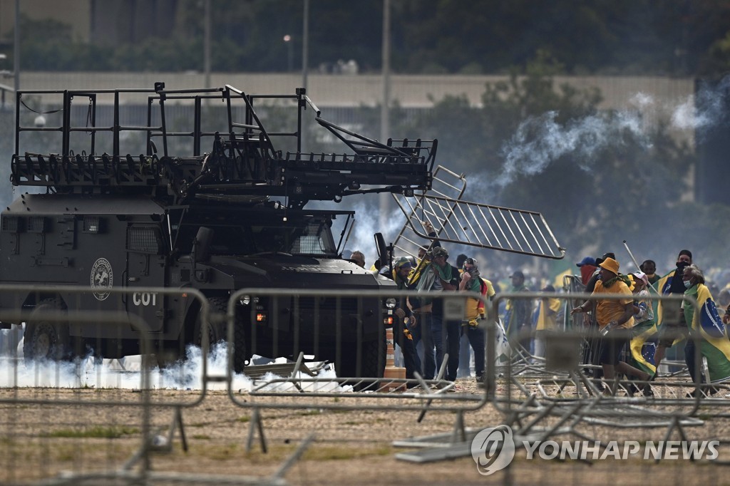 2023년 1월 8일 브라질리아에서 벌어진 대선불복 폭동 모습