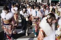 일본, 내달 13일부터 마스크 벗는다…