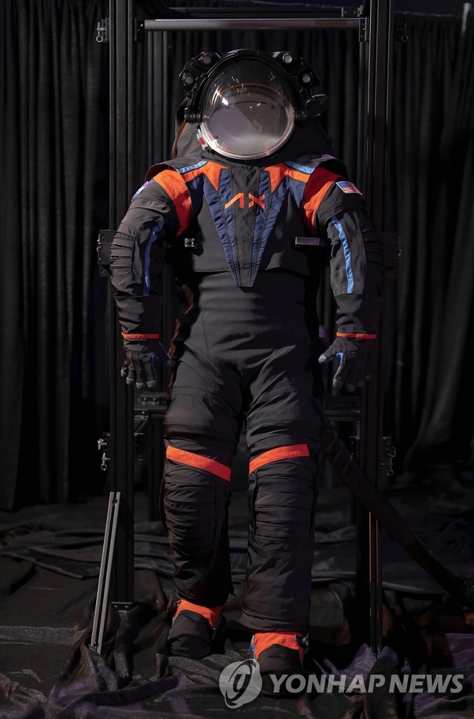 NASA가 공개한 새 우주복