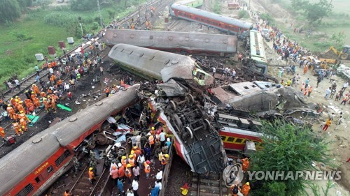 '288명 사망'…인도 동부 오디샤주 열차 3중 충돌 참사