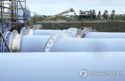 후쿠시마 어민, 원전 장관에 불안감 호소…"안전과 안심은 달라"
