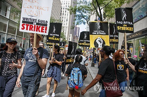 할리우드 작가들 파업 113일째…제작사측, 협상안 공개로 압박
