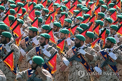'군사 퍼레이드'…이란 혁명수비대, 이란·이라크 전쟁 43주년 열병식