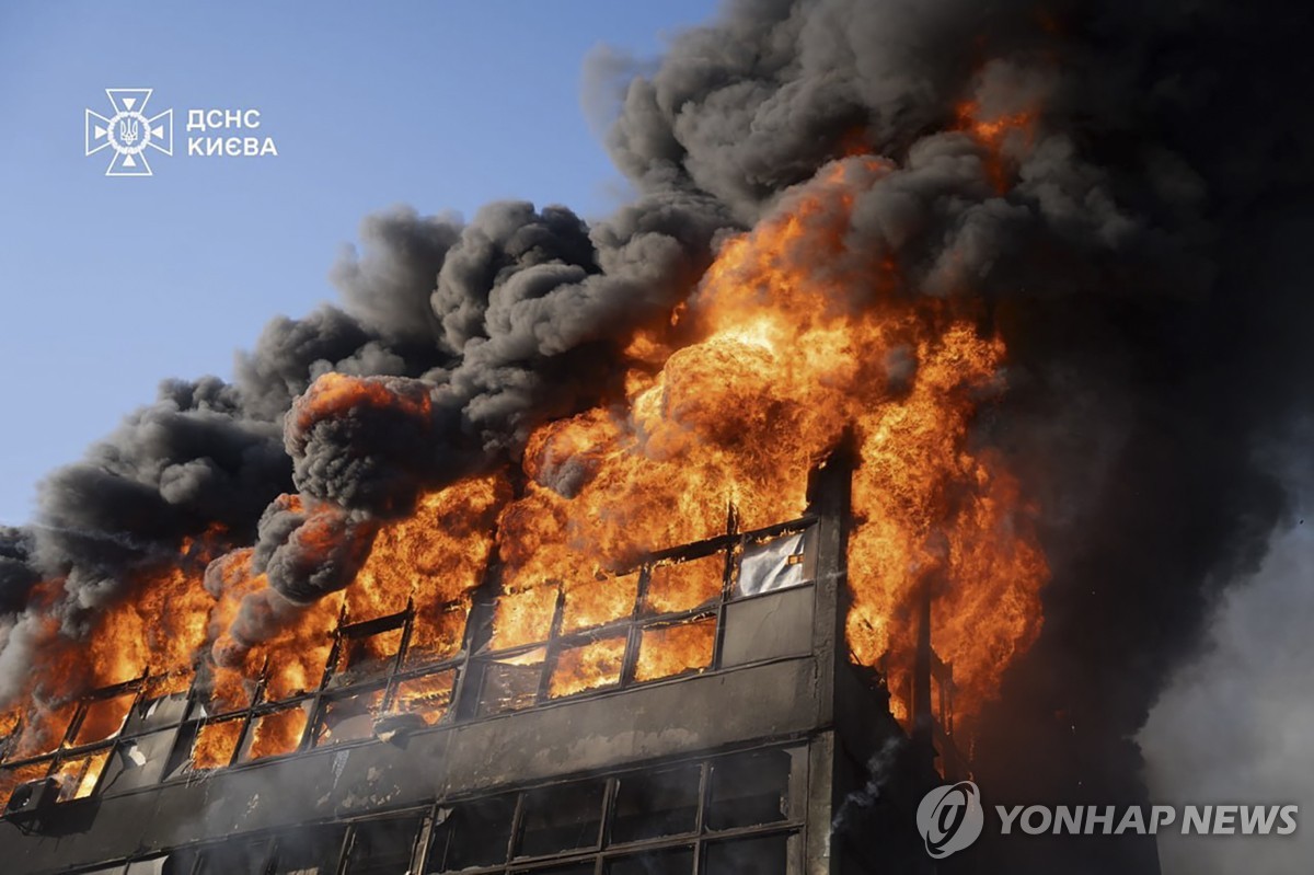 러 묻지마 공습에 우크라 월간 민간인 사상 3년여만에 …