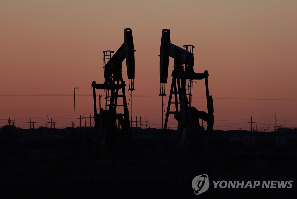 [뉴욕유가] EU 러시아 제재에도 '신중'…WTI, 0…