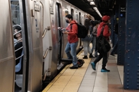 뉴욕, 28개월 만에 대중교통 마스크 착용 의무 조치 해제