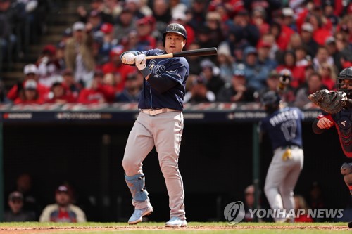 Ji-Man Choi To Undergo Elbow Surgery, Expected To Be Ready For Spring  Training - MLB Trade Rumors
