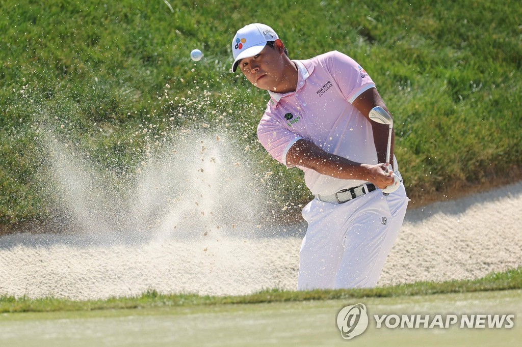 In this Getty Images photo, Kim Si-woo of South Korea hits out of a bunker on the 10th hole during the final round of the Memorial Tournament at Muirfield Village Golf Club in Dublin, Ohio, on June 4, 2023. (Yonhap)