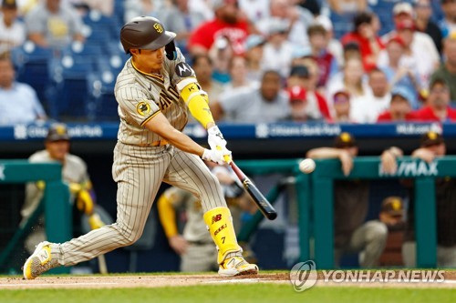 Padres' Kim Ha-seong hits 3rd homer of season, tops 100 career