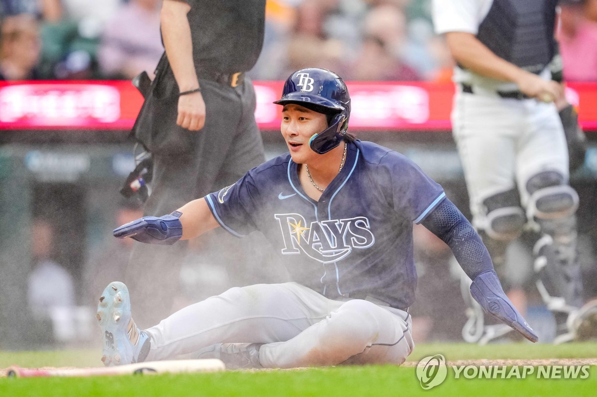 6회 홈에 슬라이딩하며 기뻐하는 김하성