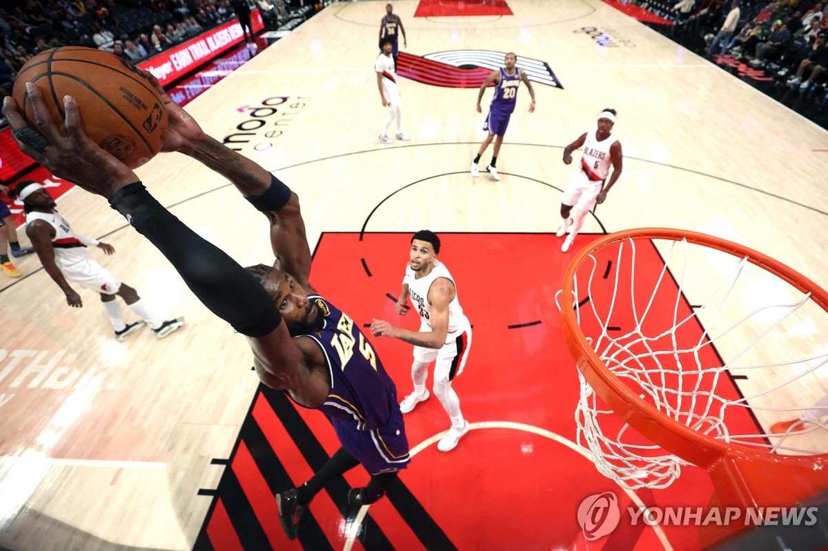 '간판 삼총사' 빠진 NBA 레이커스, 빅맨들이 구했다…4연승 행진