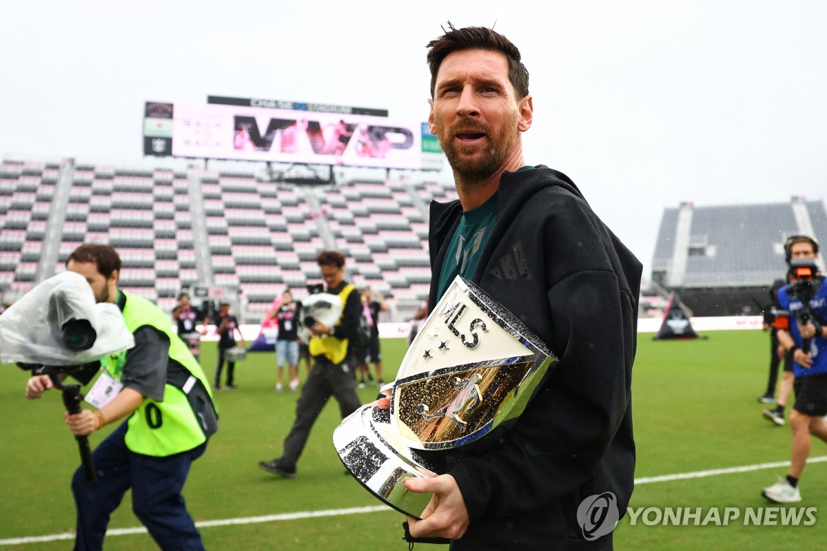 '축구의 신' 메시, MLS 역대 첫 2년 연속 MVP '우뚝'