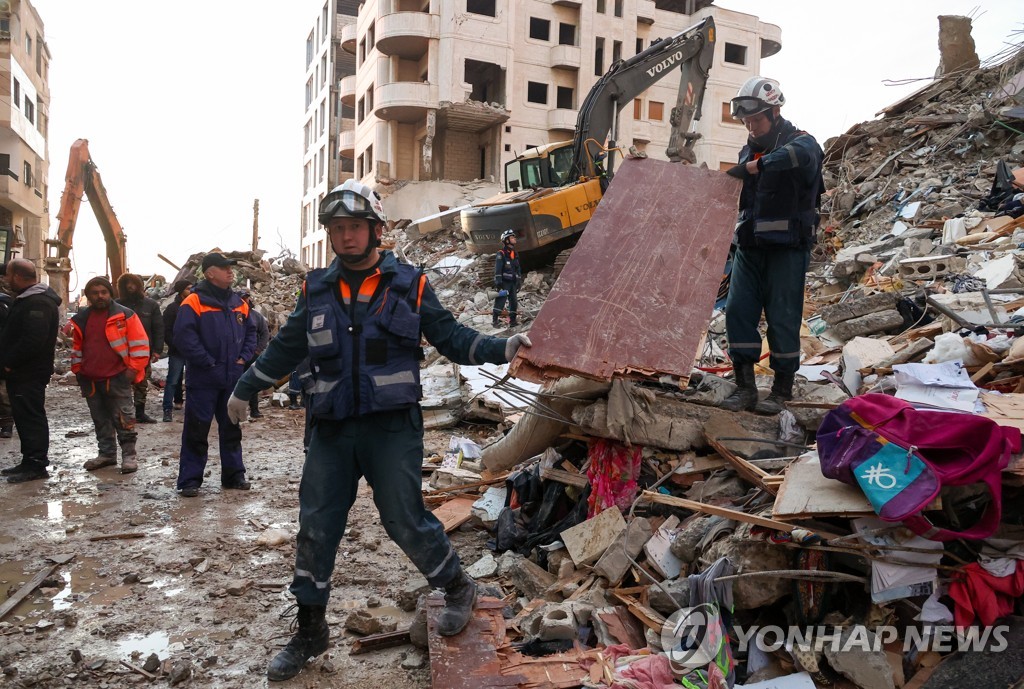 Russian rescuers arrive in Syria to help with earthquake relief efforts