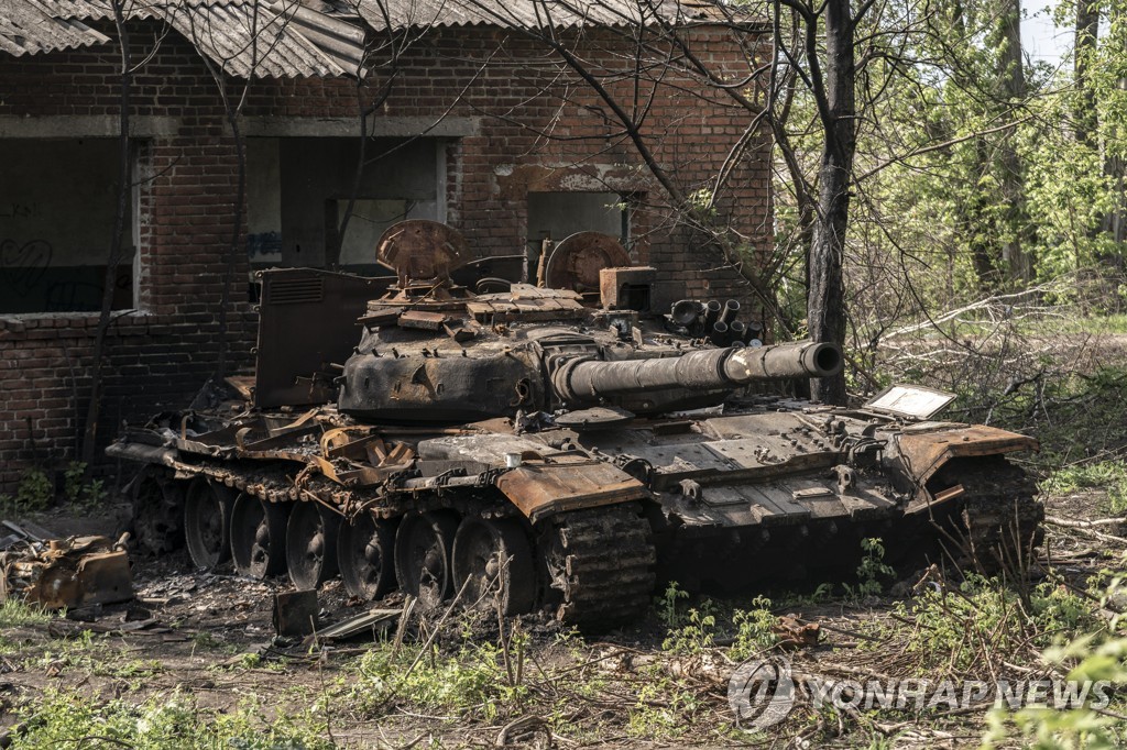 하르키우 주변에서 파괴된 러시아 탱크
