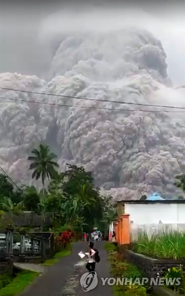 인도네시아 스메루 화산 분화