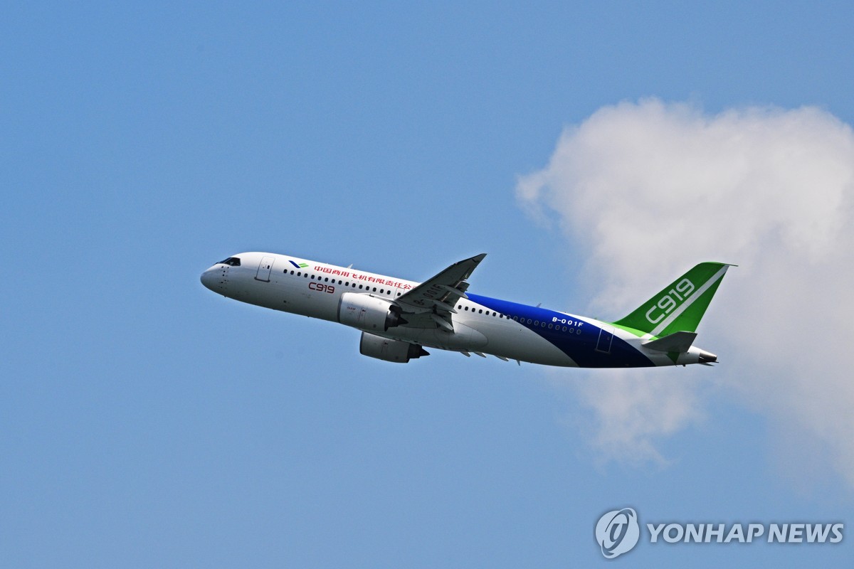 중국 첫 여객기 C919 싱가포르 연습비행