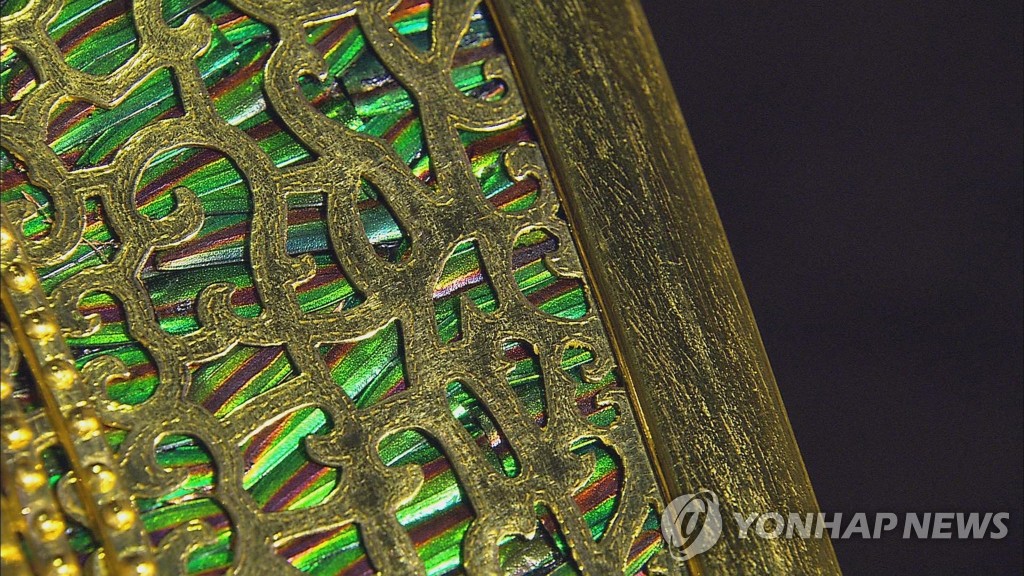 신라 유물에 쓴 비단벌레 변색 원인은 철 산화물 | 연합뉴스