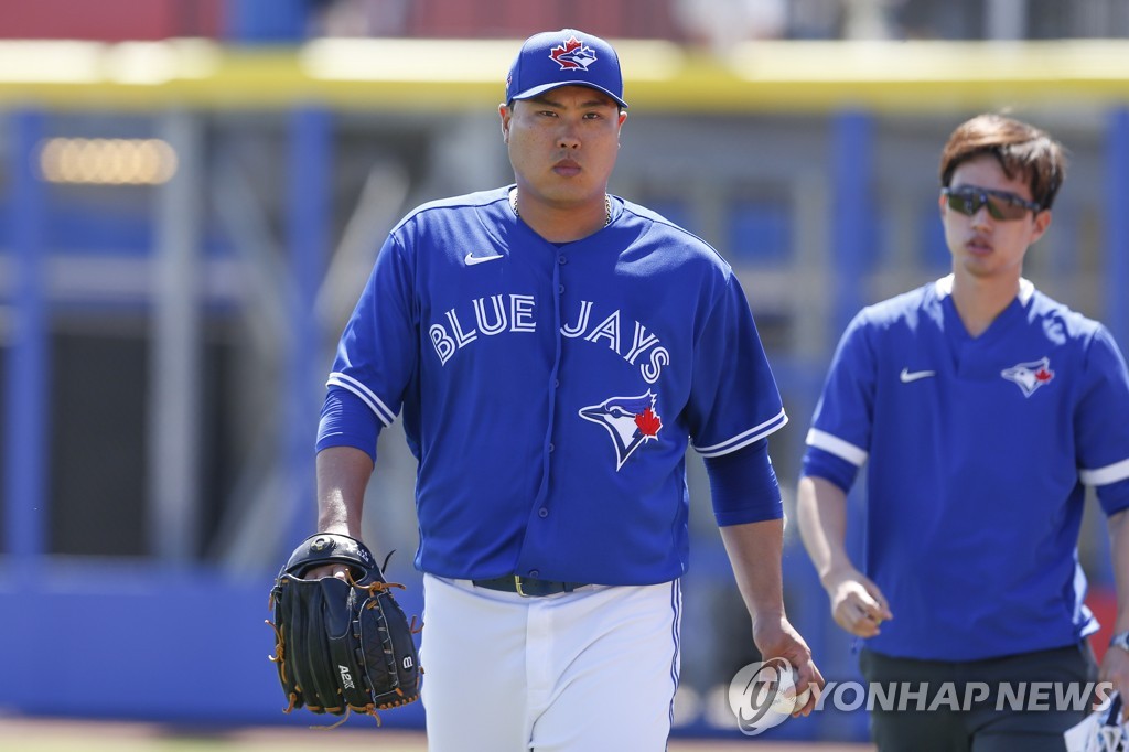 In this USA Today Sports photo via Reuters, Ryu Hyun-jin of the Toronto Blue Jays walks toward the mound for a spring training game the Tampa Bay Rays at TD Ballpark in Dunedin, Florida, on March 9, 2020. (Yonhap)