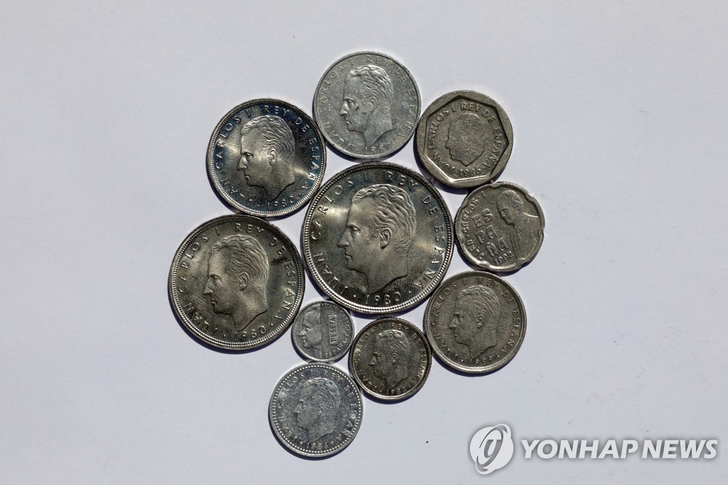 유로화 이전 사용된 스페인 동전에 새겨진 후안 카를로스 1세 전 국왕 얼굴 [로이터=연합뉴스]