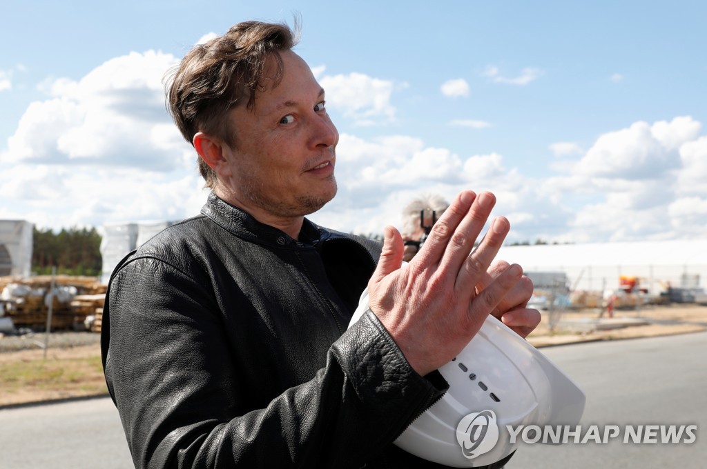 독일 테슬라 기가팩토리 건설현장 찾은 일론 머스크