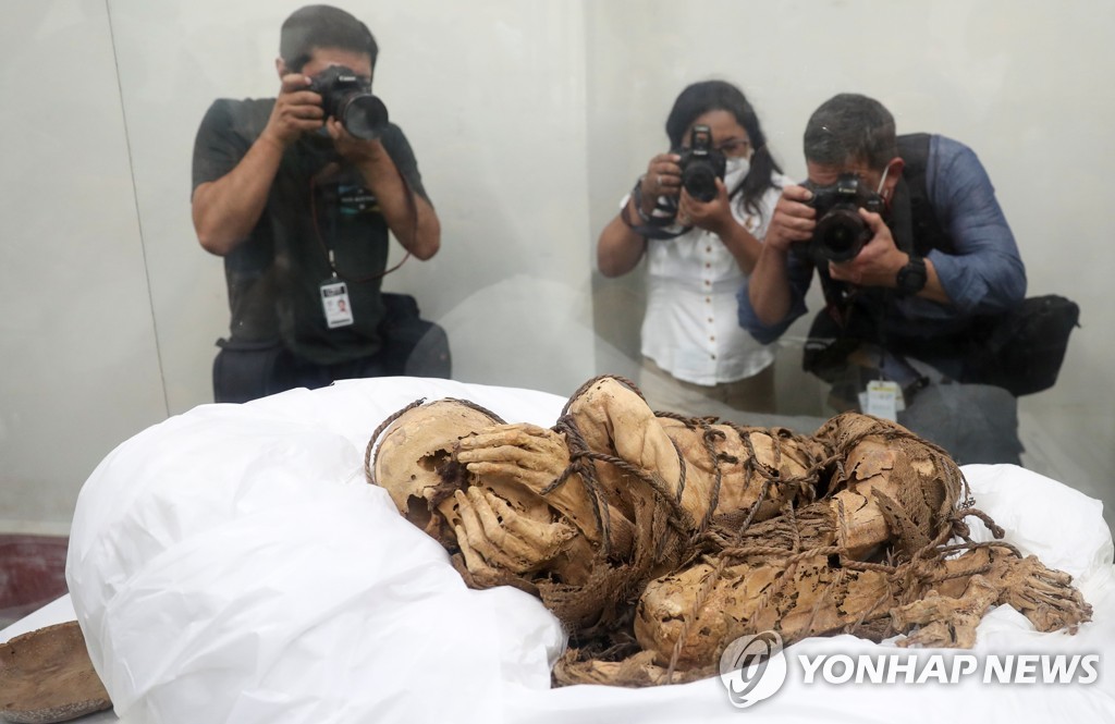 페루서 발견된 기이한 모습의 미라…밧줄에 묶인 채 얼굴 감싸 