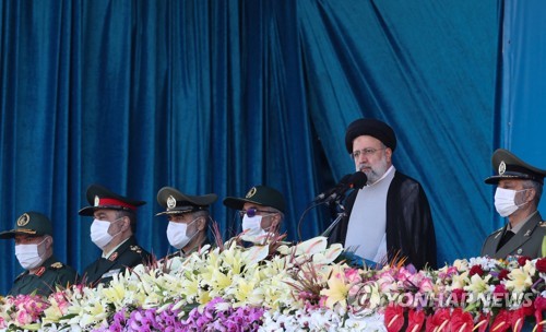 열병식 참석한 이란 대통령