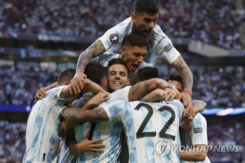 아르헨티나, 남미-유럽 축구 우승팀 맞대결서 이탈리아 3-0 완파