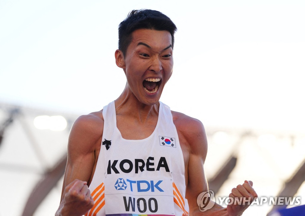 In this Reuters photo, Woo Sang-hyeok of South Korea celebrates a successful attempt during the men's high jump final at the World Athletics Championships at Hayward Field in Eugene, Oregon, on July 18, 2022. (Yonhap)