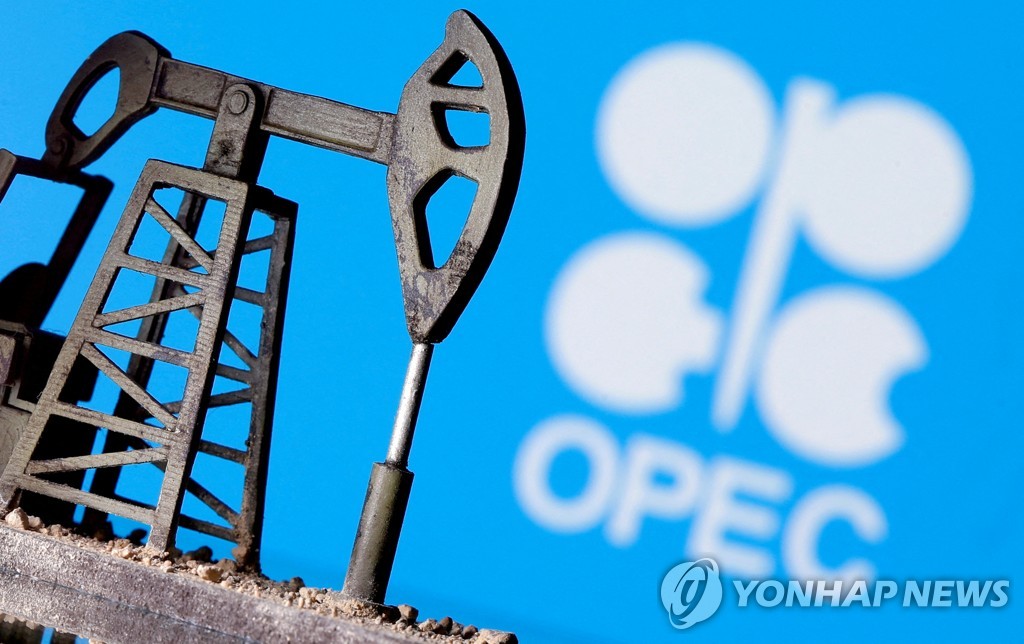 OPEC 로고와 원유 펌프잭의 3D모형