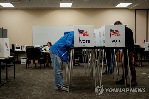 美중간선거 공화 지지 46% vs 민주 지지 44%…공화당 상승세
