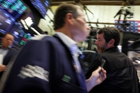 2022년 11월 7일 뉴욕증권거래소(NYSE)에서 트레이더들이 일하고 있다. 연합뉴스 자료 사진