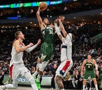 NBA 아데토쿤보 커리어하이 55점…3경기째 40득점 10리바운드↑