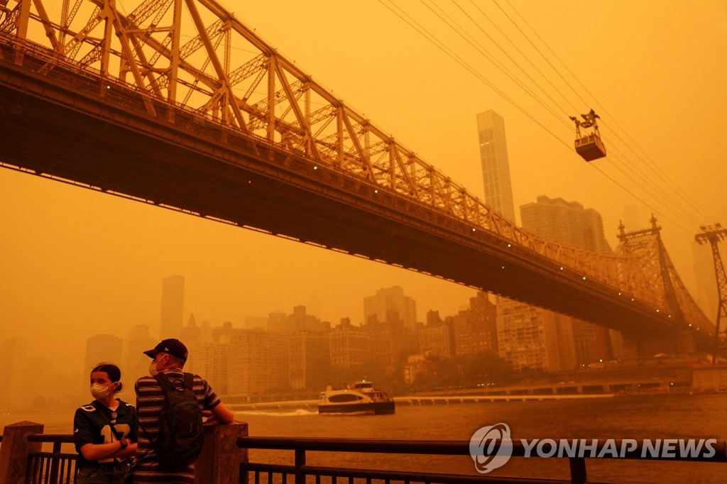 '대기질 역대최악'…美 맨해튼 뒤덮은 캐나다 산불연기