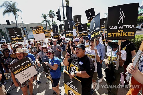 '美 작가조합 파업 종료'…할리우드 배우 조합은 파업 계속 진행