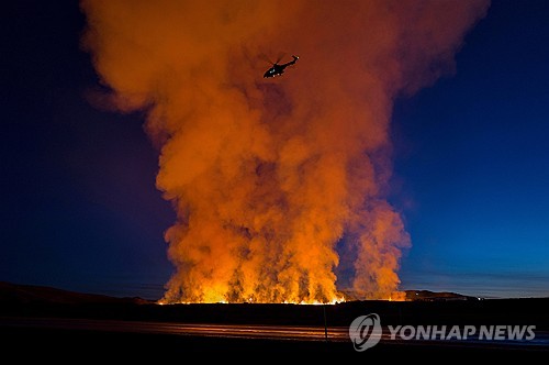  아이슬란드 화산 분화…마을 덮친 용암