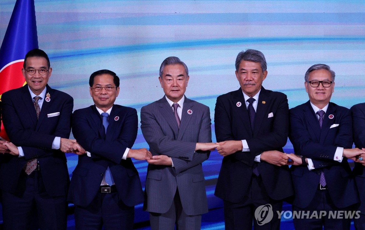中외교, '관세폭탄' 맞은 아세안에 "함께 아시아 부흥…