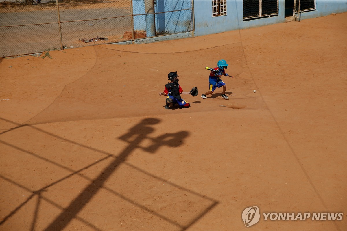 '美강경 이민책' 스포츠계로 불똥…일부 국가선수 비자 …