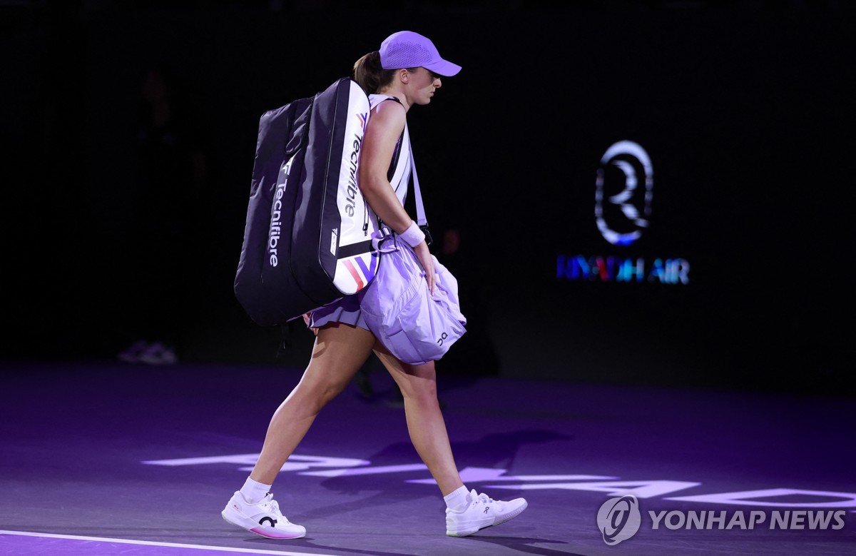 시비옹테크, WTA 투어 시즌 최종전 4강 진출 실패